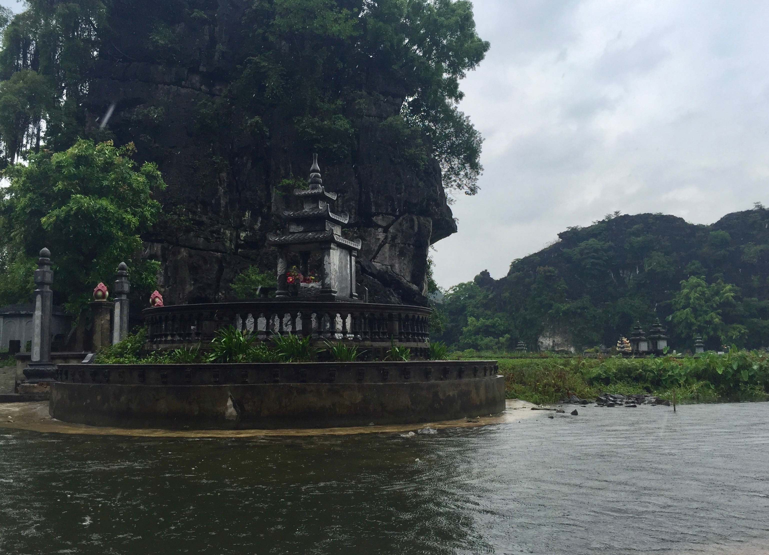 shrine_vietnam