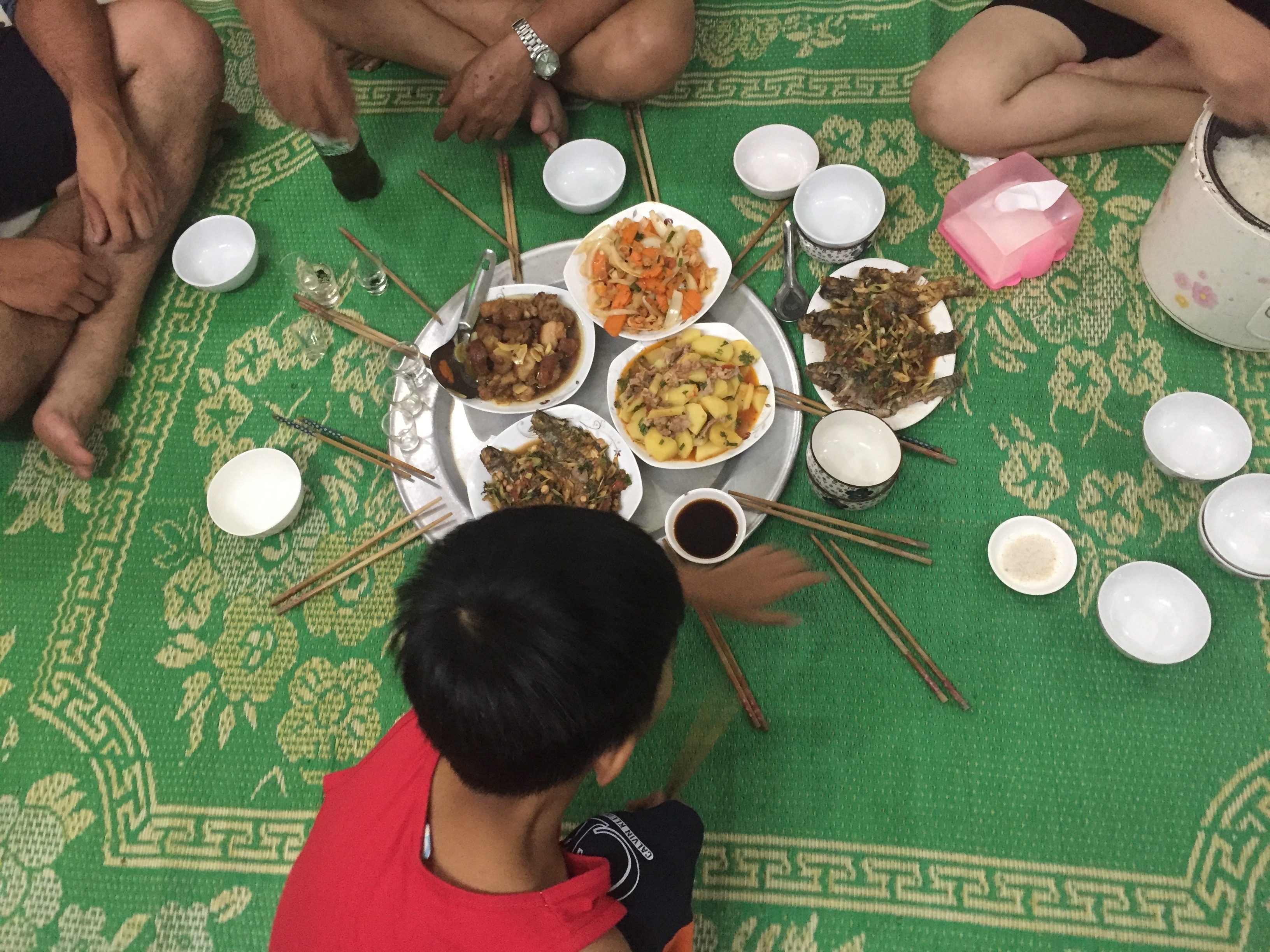 family_dinner_vietnam