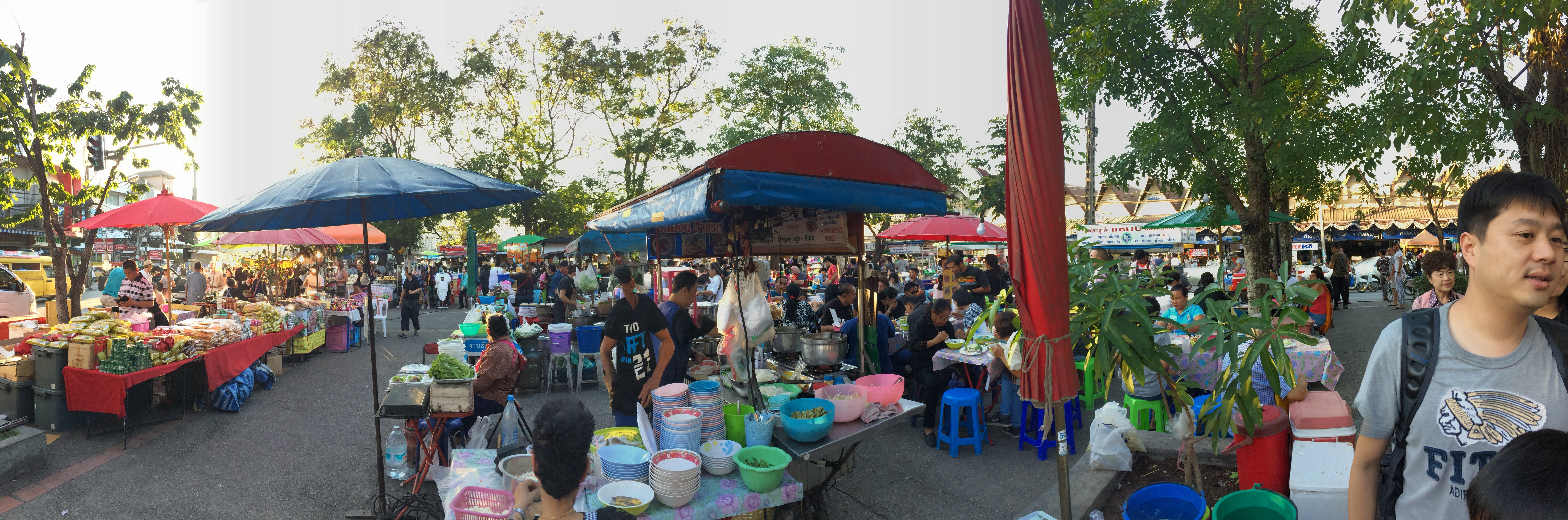 saturday_market_chiang_mai.jpg