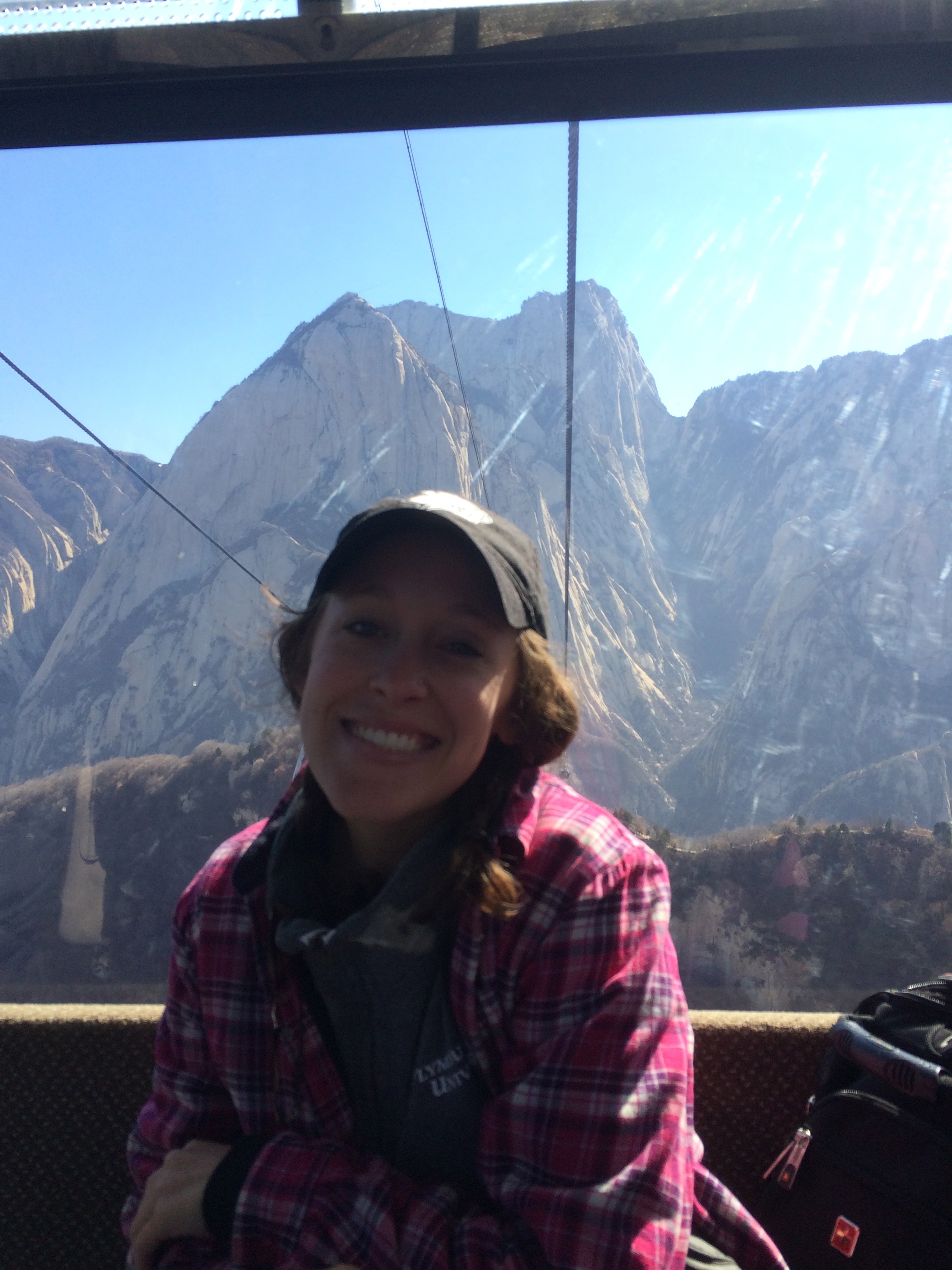 mt_hua_cable_car.jpg