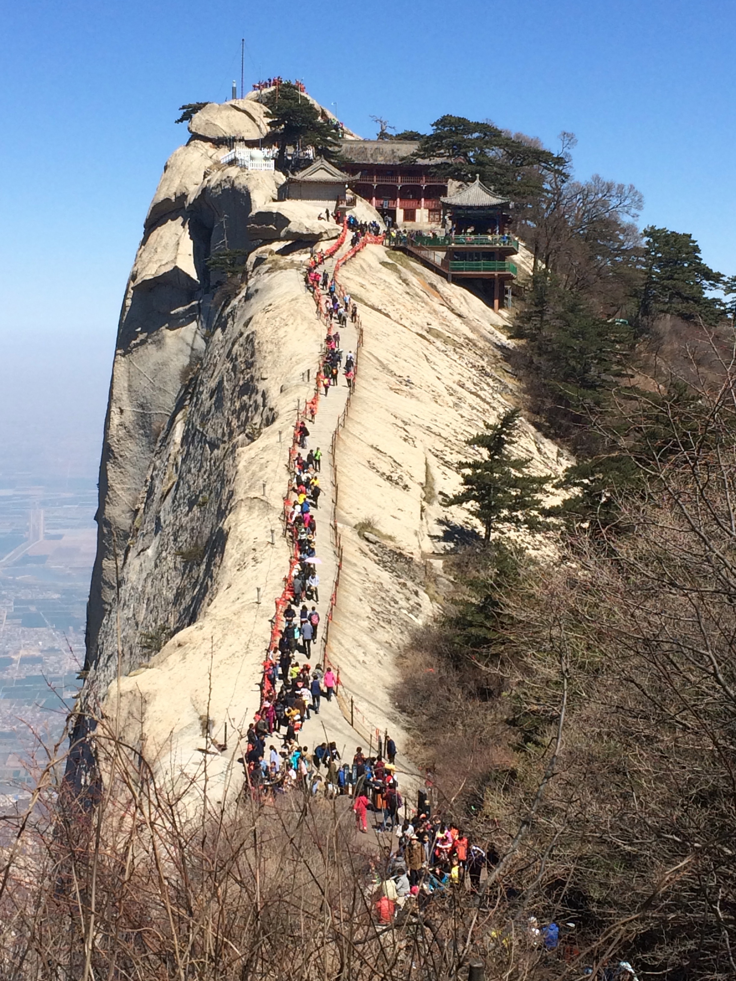 mt_hua_crowds.jpg