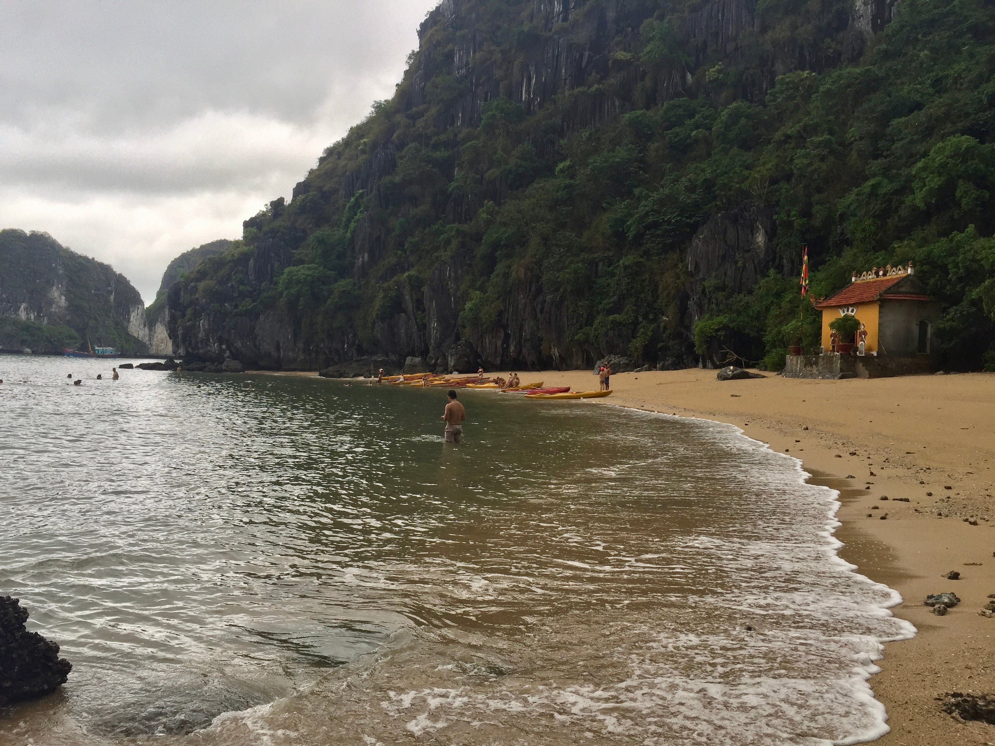temple_beach_vietnam