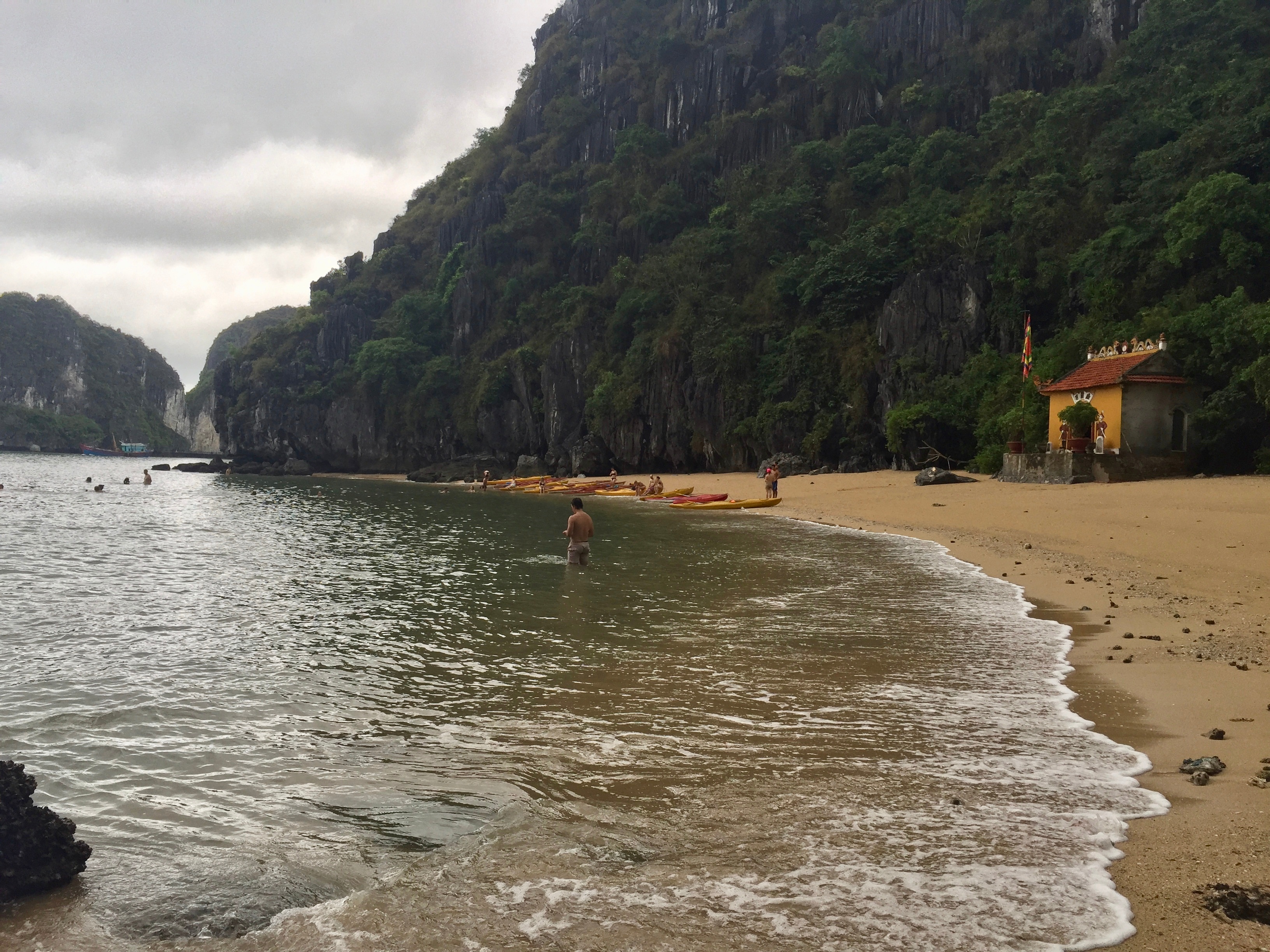 temple_beach_vietnam